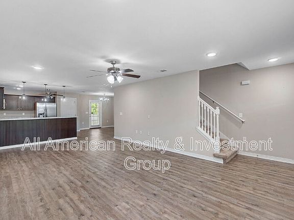 5th image of 426 Eisenhower Dr