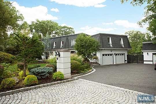 2nd image of 72 Eisenhower Dr