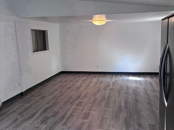 4th image of 915 NE 11th St