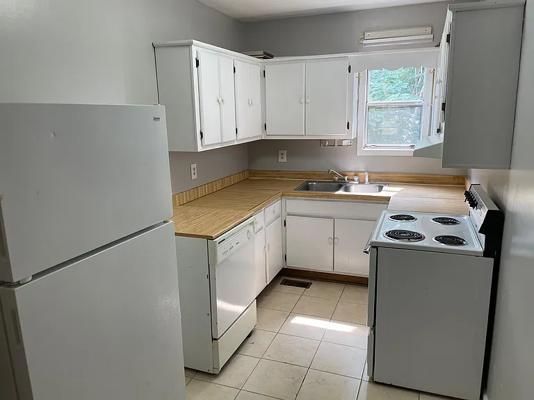 552 Pulaski St — Photo 12