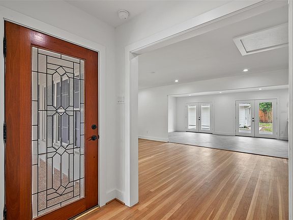 5th image of 312 W 31st St