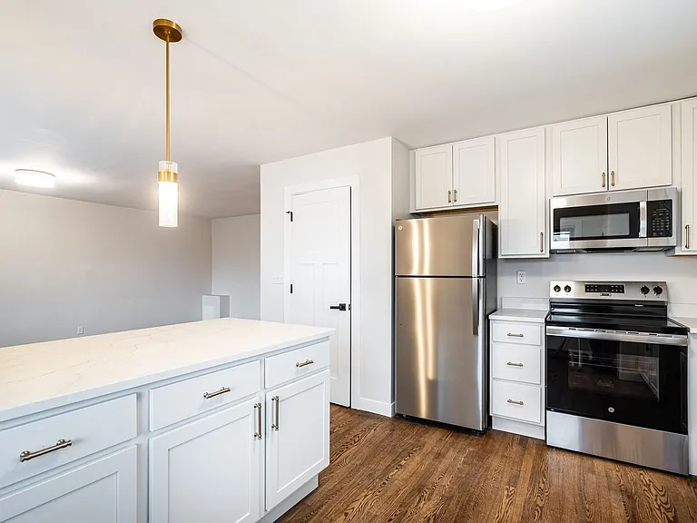 2600 E Kenwood Blvd — Photo 7