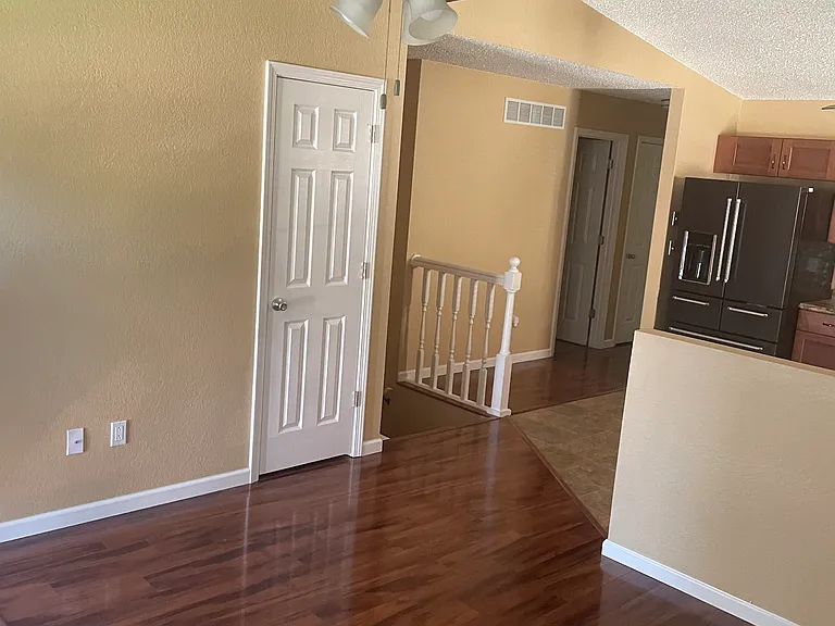 1283 Ridgewood Ct — Photo 3