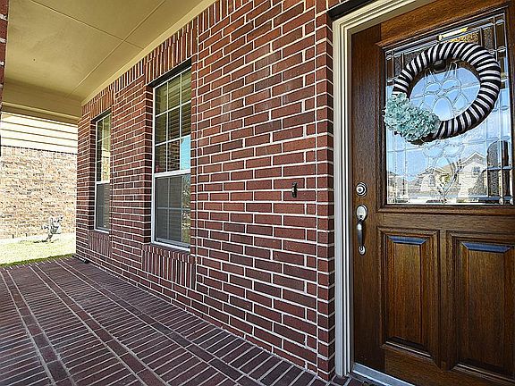 3rd image of 3211 Retama Falls Ln