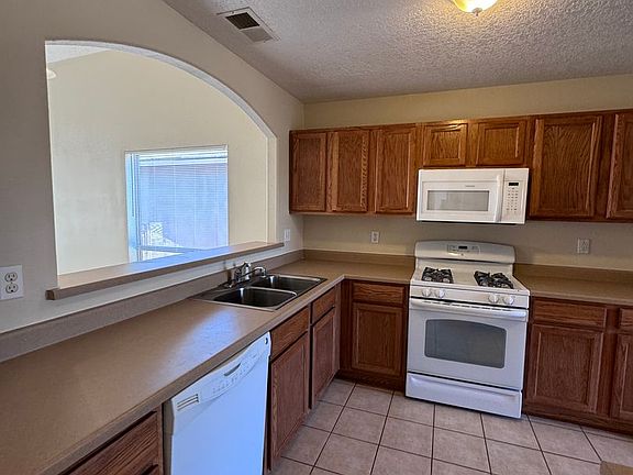 4th image of 820 Purple Aster Ave SW