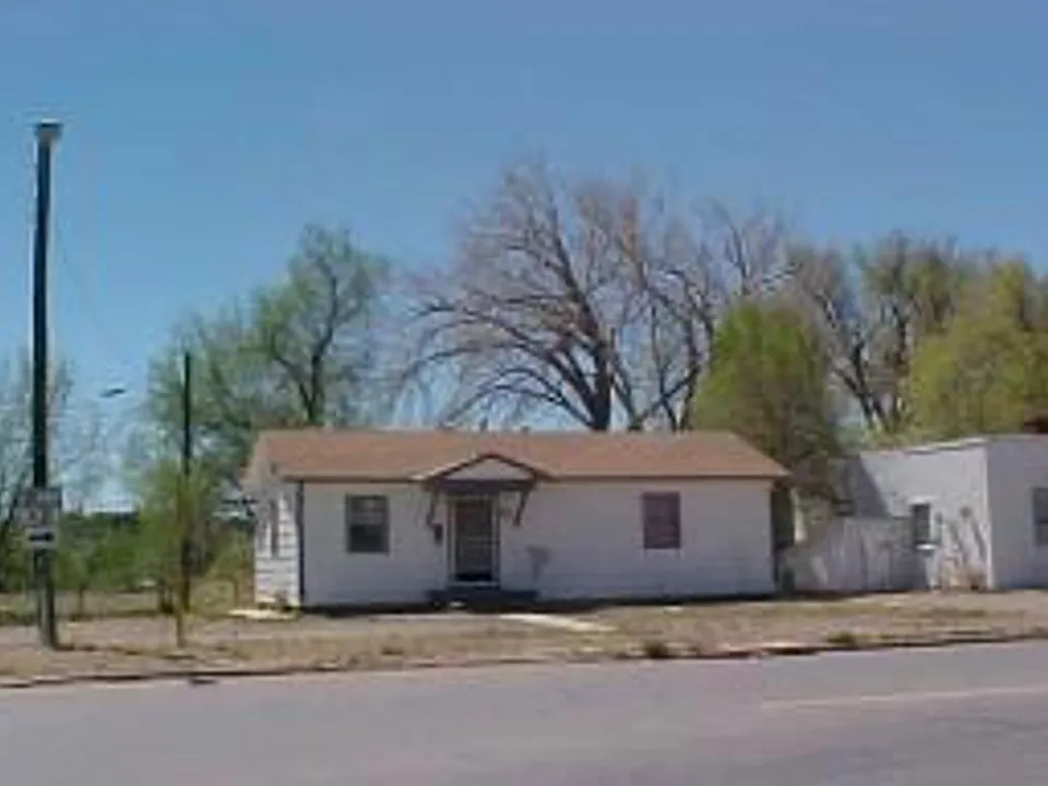 800 Robinson Ave