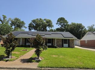 3040 Bryan Ave, Groves, TX 77619