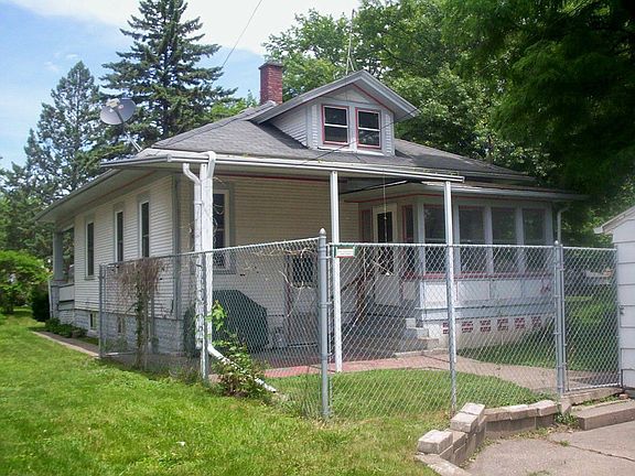 Fenced Yard with Covered Patio!