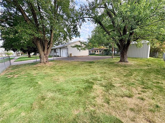 4th image of 2311 Henry Avenue