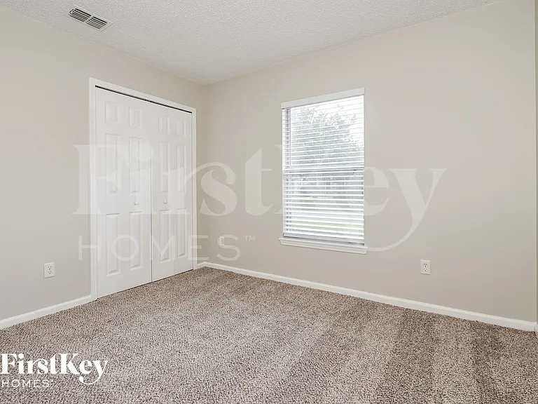 2352 Longmont Dr — Photo 12