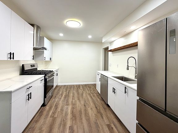 5th image of 4-21 Saddle River Rd Floor 1