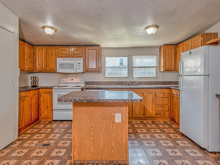 714 Baldwin Ave — Photo 4