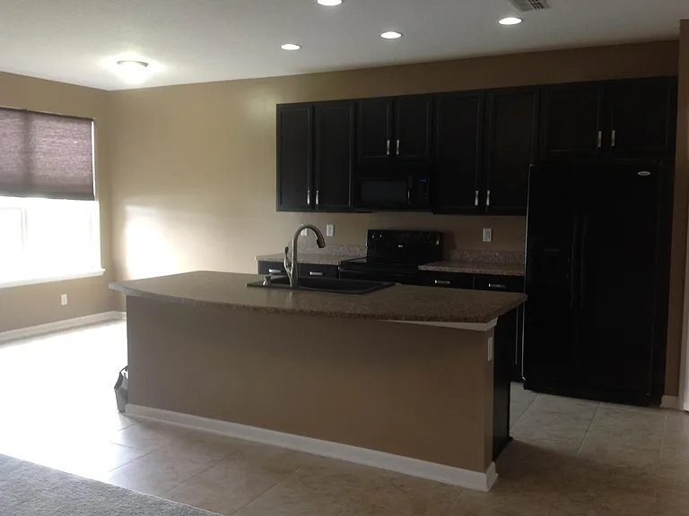 503 Walnut Dr — Photo 2