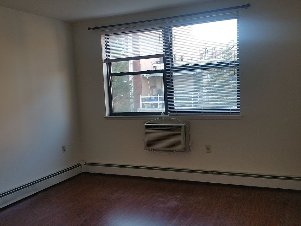 1st image of 3034 31st St APT 3B