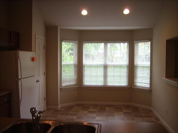 4th image of 322 Rose Hill Ln