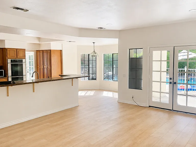 1056 Hooper Dr — Photo 15