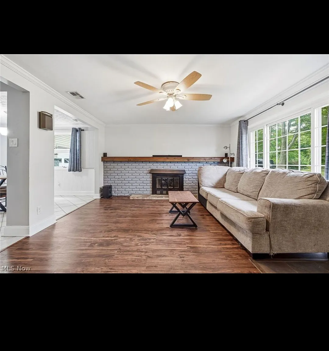 3 bed, 1092 sqft, $1,900 — Photo 4