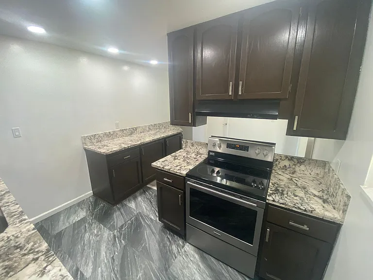 2808 Marvin Dr — Photo 3