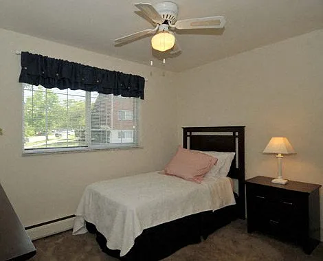 Four Seasons Apartments — Photo 16