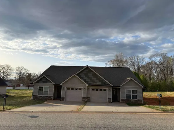 227 Mary High Dr, Wellford, SC 29385