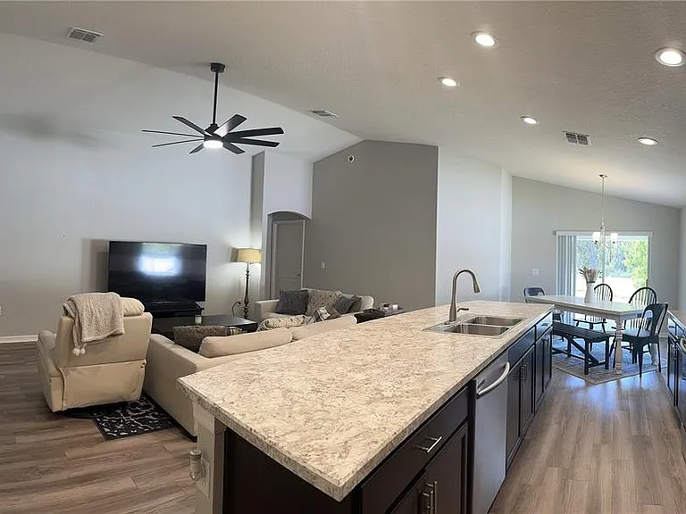 6911 Gideon Cir — Photo 9