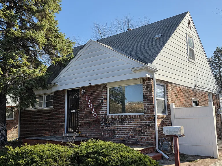 12020 W Parkway St — Photo 1