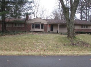 2961 Townhill Rd, Troy, MI 48084