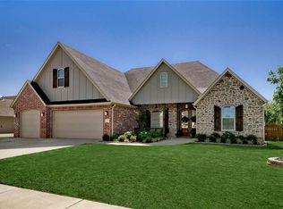 210 Tuscany St, Lowell, AR 72745