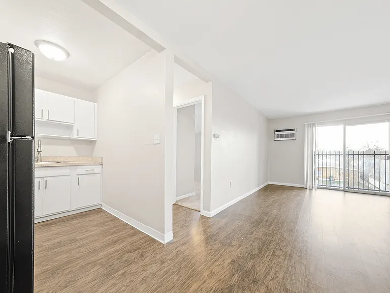 Tailwinds Apartments — Photo 23