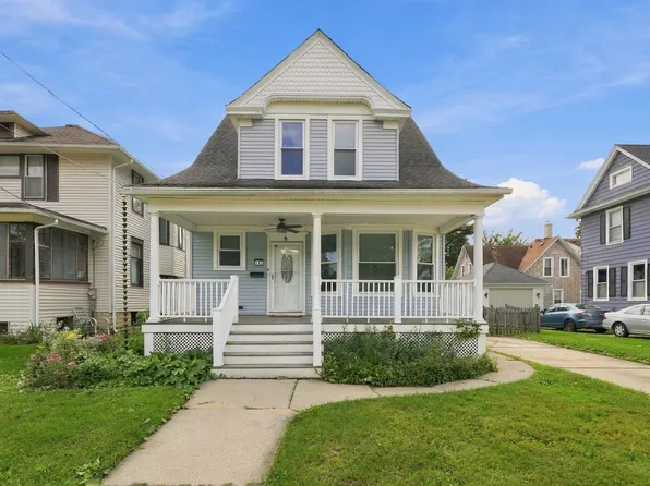 483 Barrett St, Elgin, IL 60120