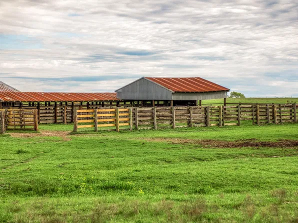 9502 Seward Plantation Rd, Brenham, TX 77833