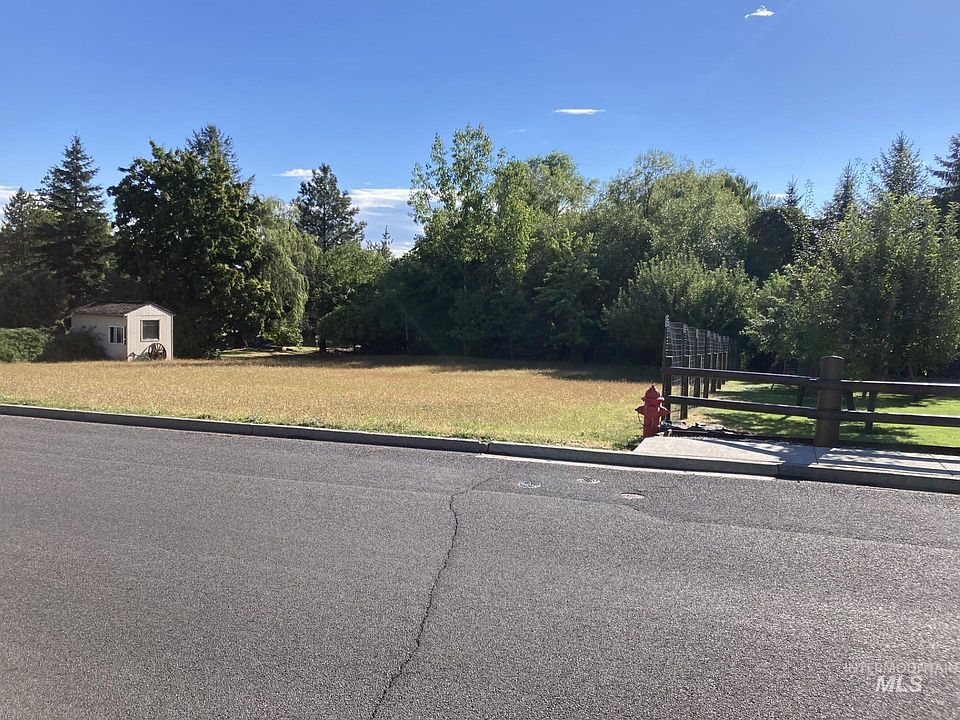 1st image of S Idaho St