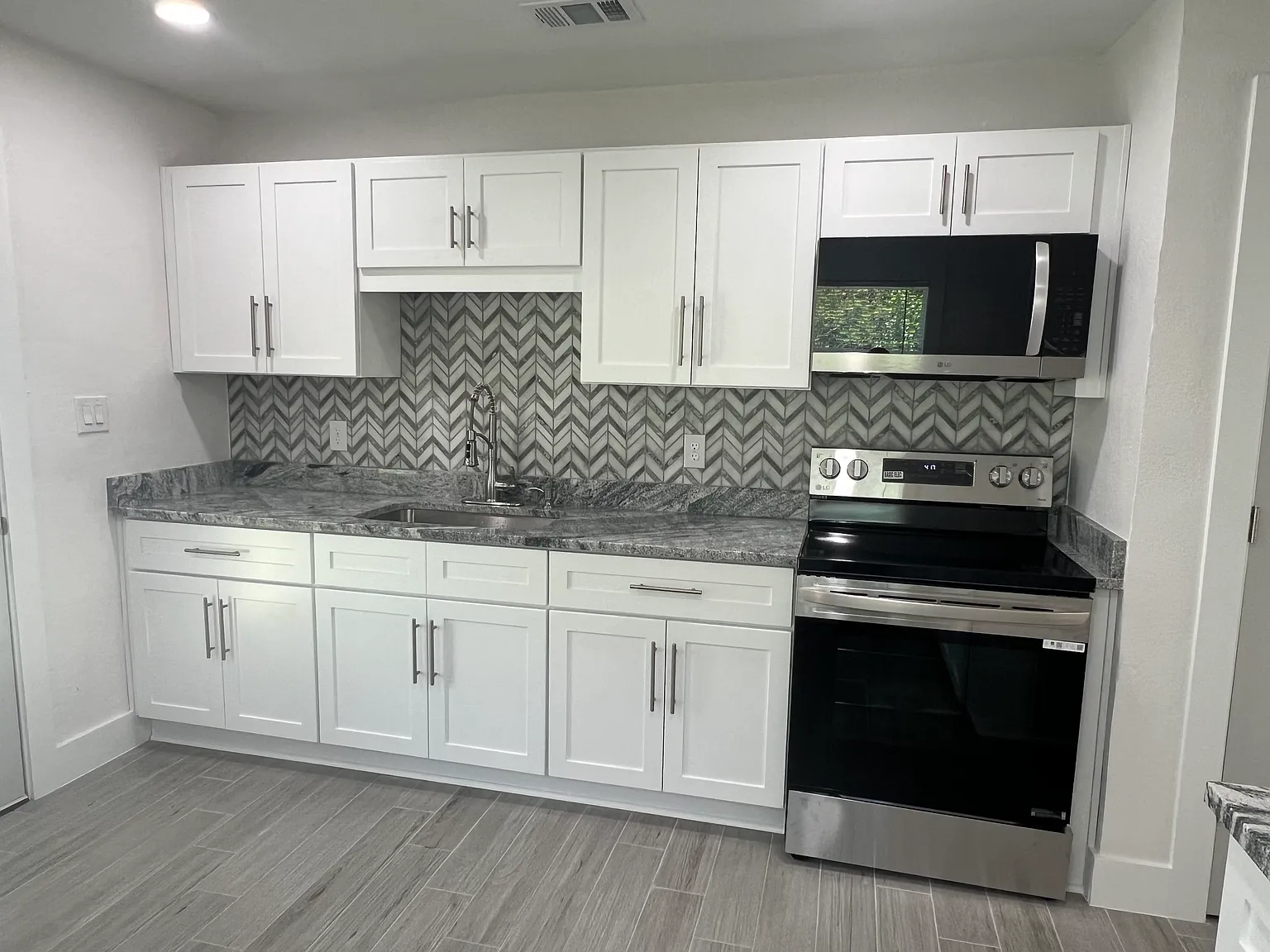 2 bed, 900 sqft, $1,700 — Photo 4