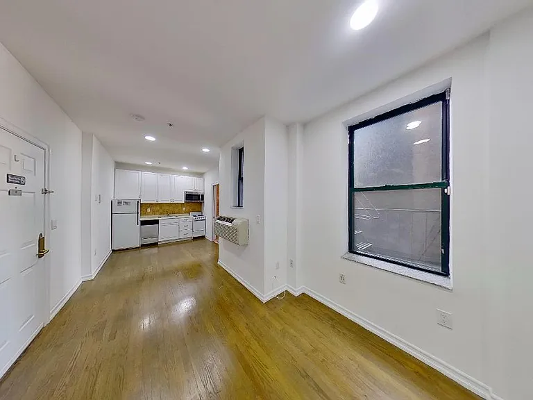 72 Hudson St #1C — Photo 9