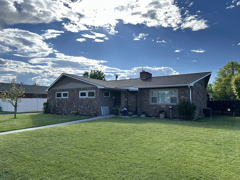 325 S Arizona St — Photo 2