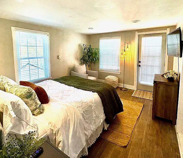 Studio, 500 sqft, $1,200 — Photo 2