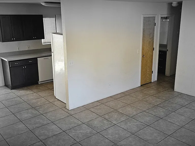 715 S Skyline Way #B — Photo 3