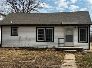 820 N D St, Arkansas City, KS 67005