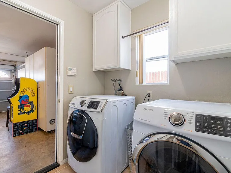 27095 Lamdin Ave — Photo 3