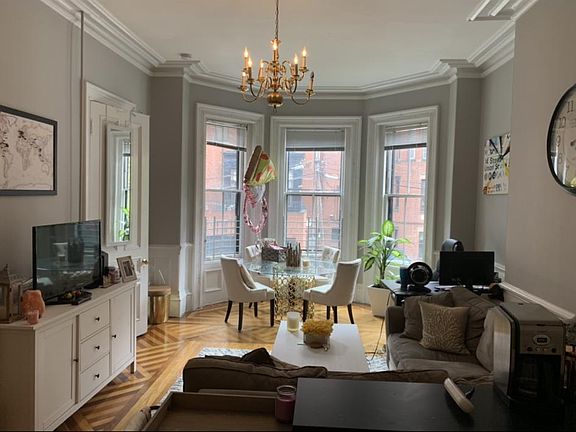 2nd image of 300 Marlborough St #4R