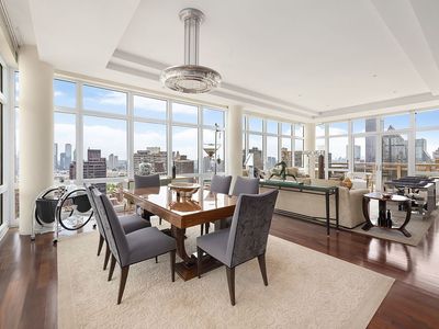 300 E 55th St, New York, NY, 10022