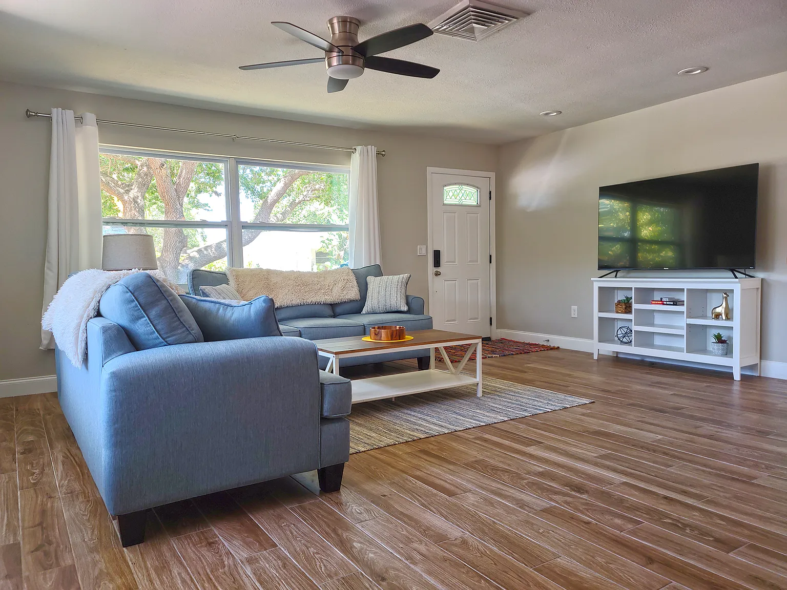 3 bed, 1720 sqft, $4,700 — Photo 3