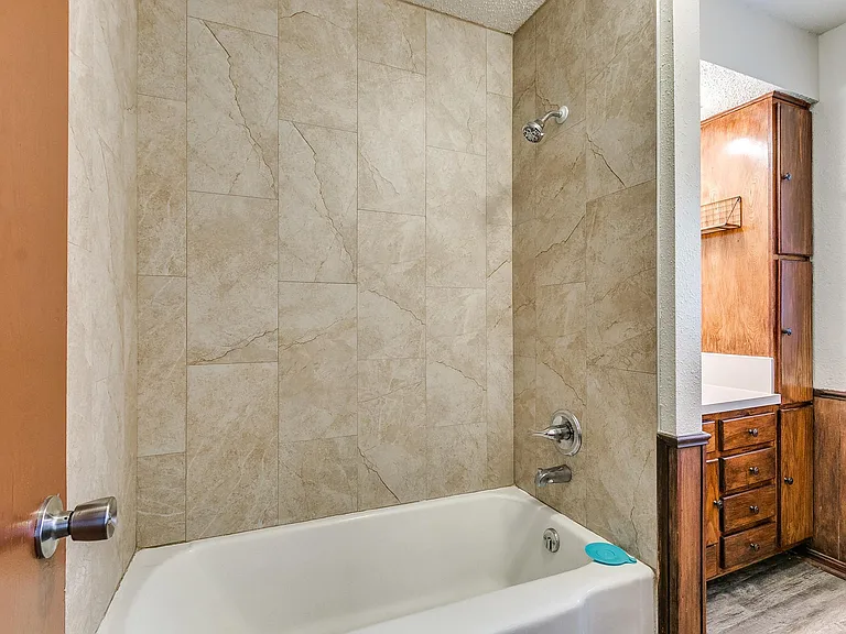 217 E Daws St #B — Photo 16