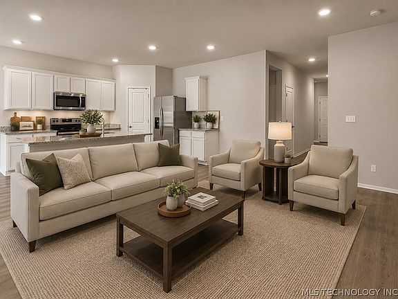 4th image of 180 Canton Pl