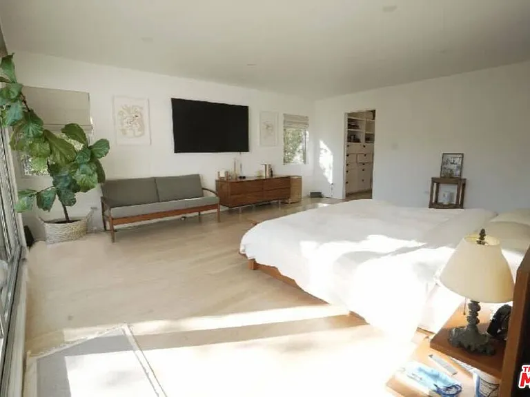 2690 Zorada Dr — Photo 25