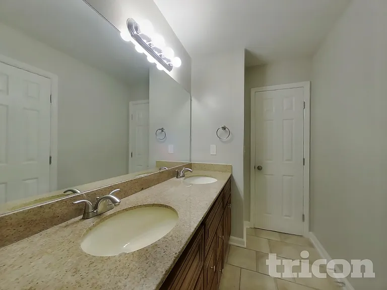 2863 Iroquois Dr — Photo 8