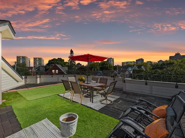 2009 North Cambridge AVENUE, Milwaukee, WI 53202