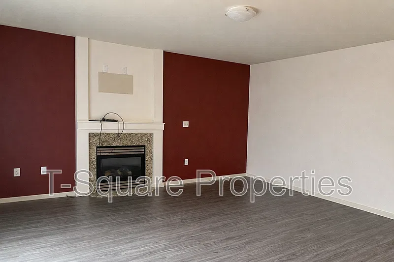 3 bed, 2.5 bath, 1415 sqft, $3,000 — Photo 2