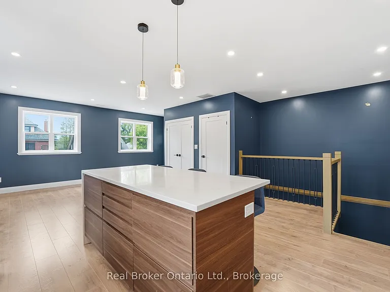 58 Rosslyn Ave N #2 — Photo 11