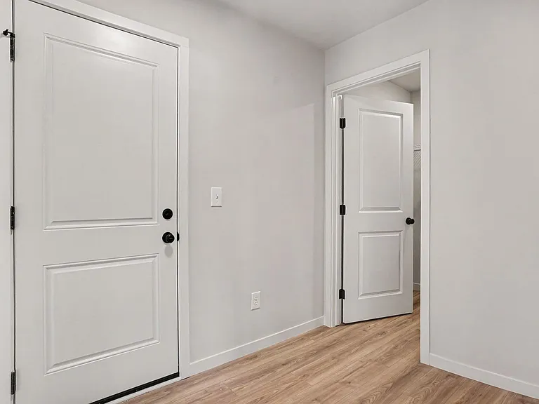 360 N Sherman St — Photo 8